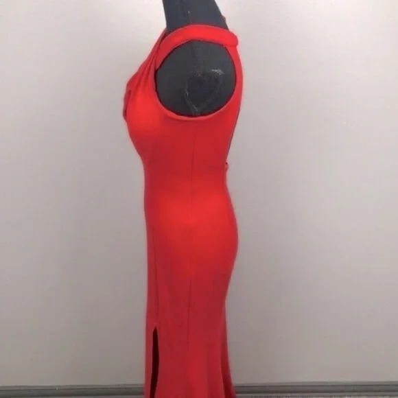 Mac Duggal Sleeveless Maxi Dress Red Formal Keyhole Front Halter Neck Gown 6
